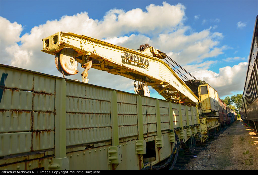 Chicago & North Western 160 Ton Crane and idler flat